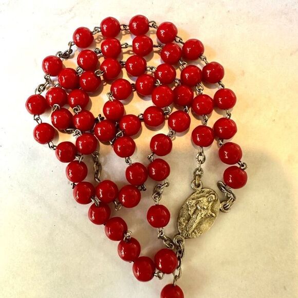 Silver tone red beaded rosary - Picture 3 of 8